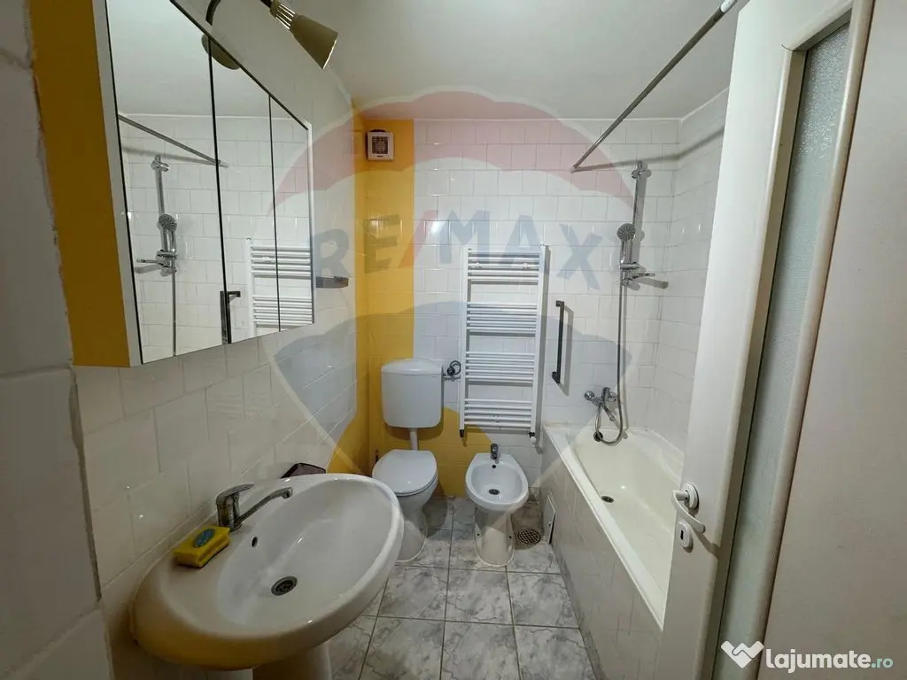 Casă / Vilă cu 6 camere de vânzare în zona Darmanesti 