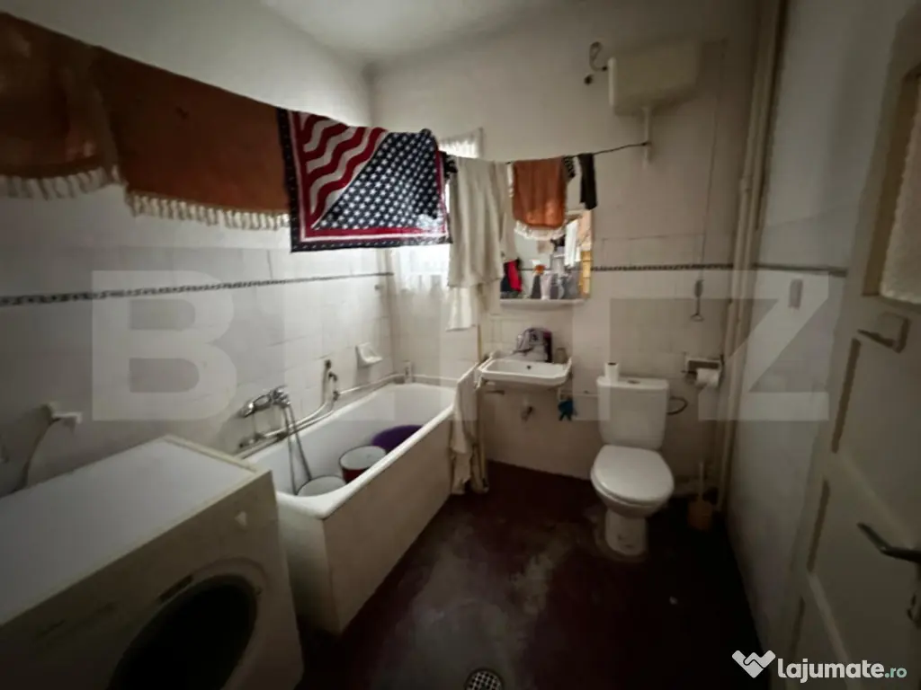 Casa cu 2 apartamente, 6 camere, teren 800 mp-ideal pensiune 