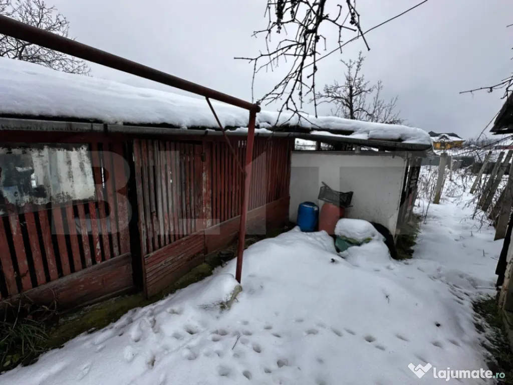 Casa cu 2 apartamente, 6 camere, teren 800 mp-ideal pensiune 