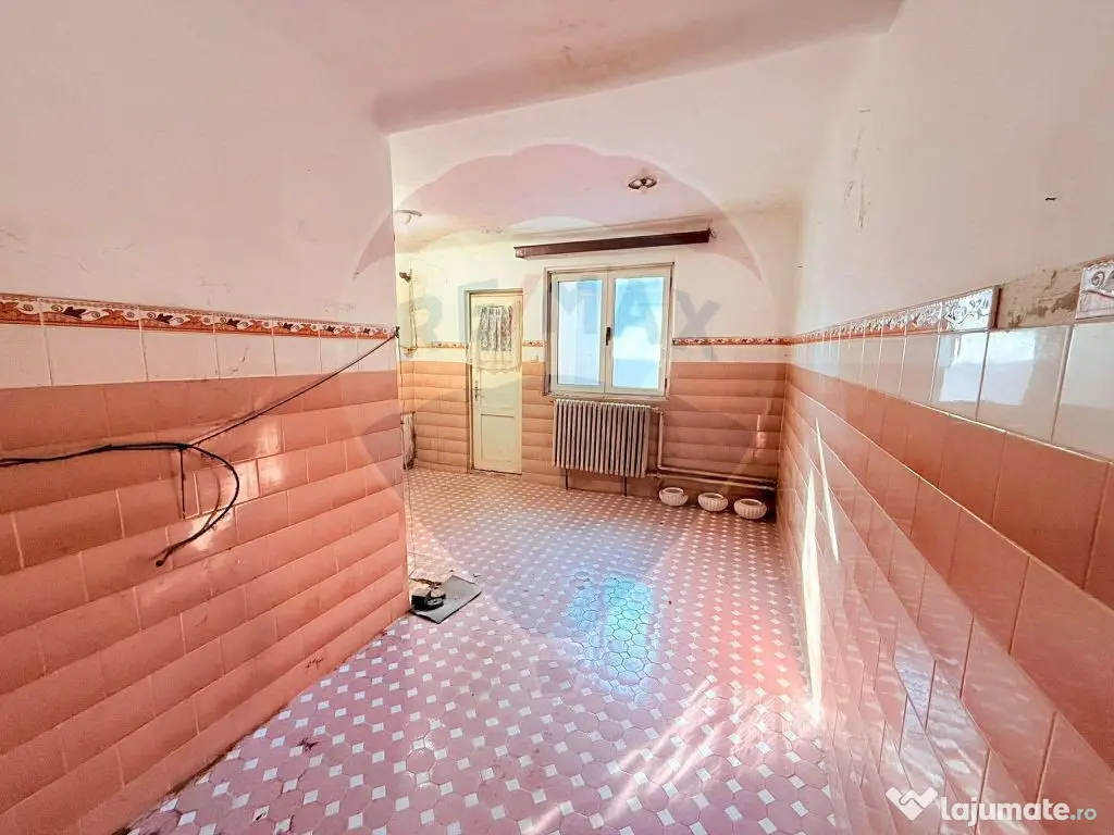 Casă de vanzare cu curte | 4 camere | Zona Gorjului | Te... 