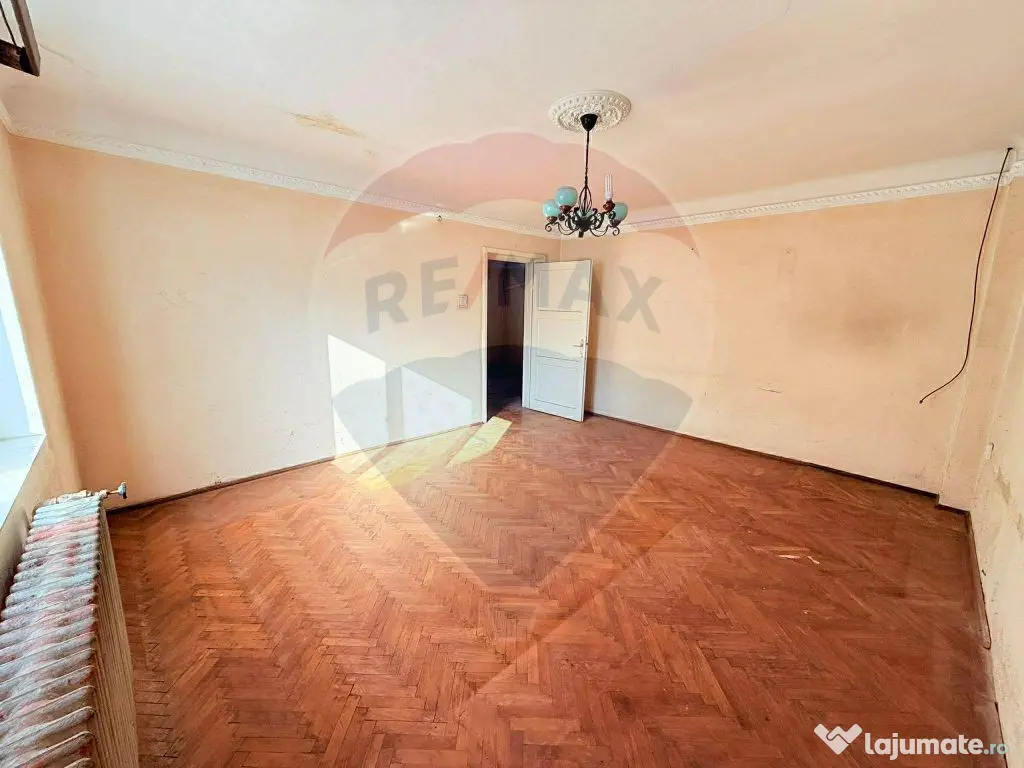 Casă de vanzare cu curte | 4 camere | Zona Gorjului | Te... 