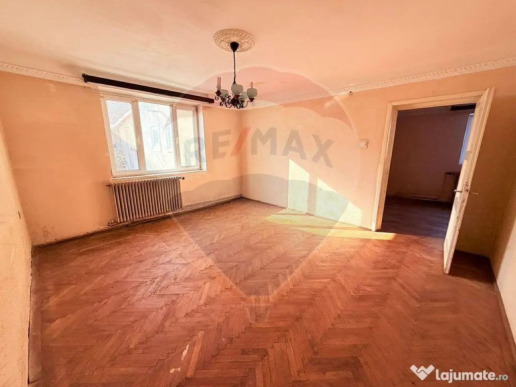 Casă de vanzare cu curte | 4 camere | Zona Gorjului | Te... 