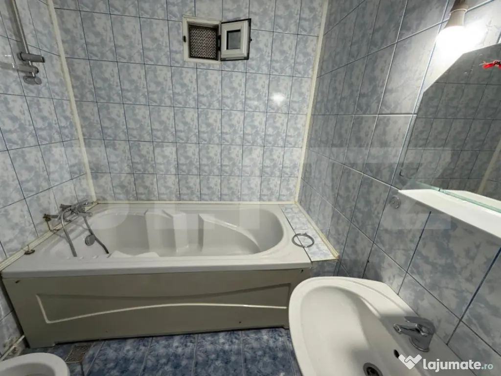 Apartament 4 camere de închiriat –ideal locuință sau ac 