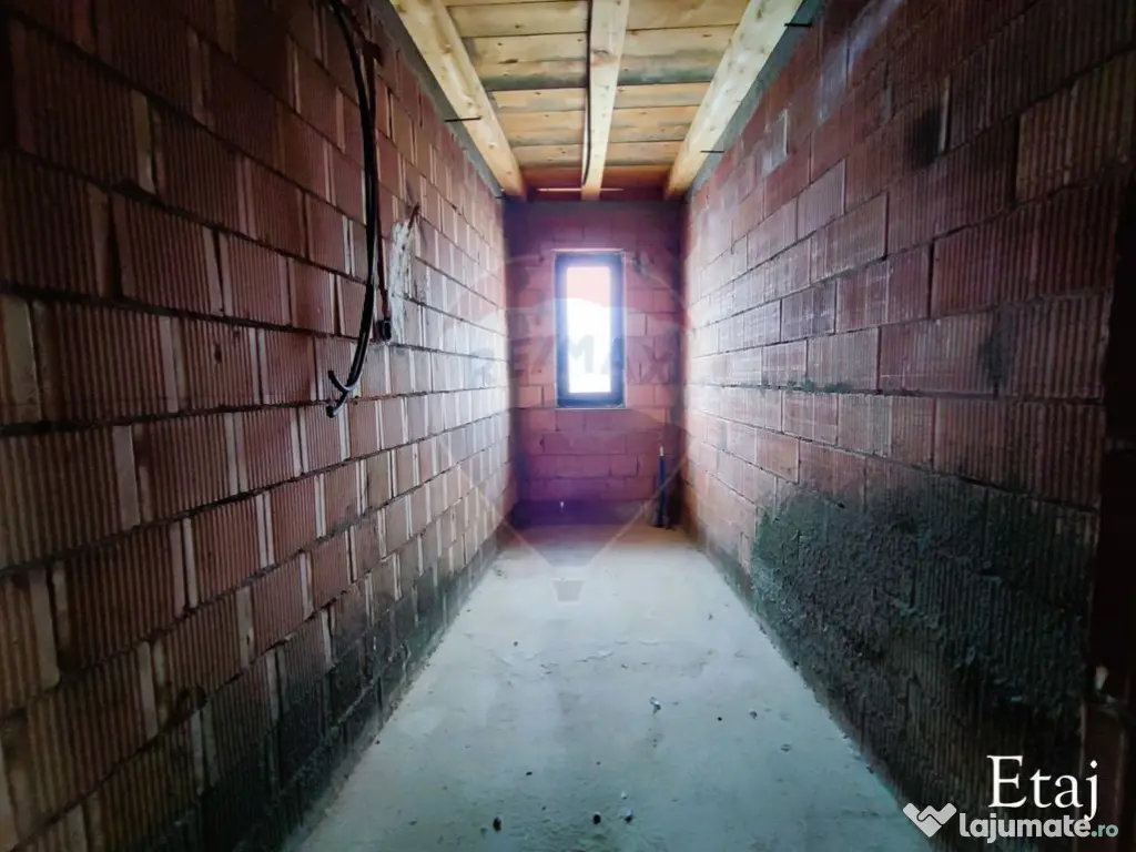 Casă/vilă spațioasă, centrală în Săliște, structu...