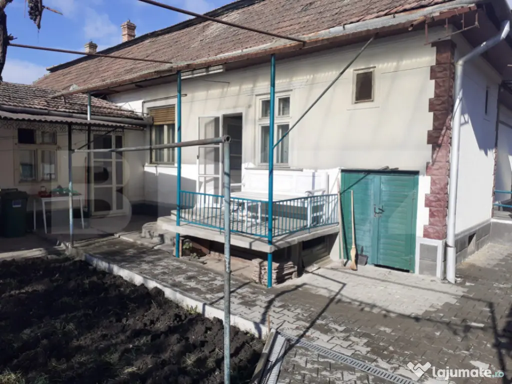 Casa cu 3 camere, 142 mp, 353 mp teren, front 16, Câmpia Tu