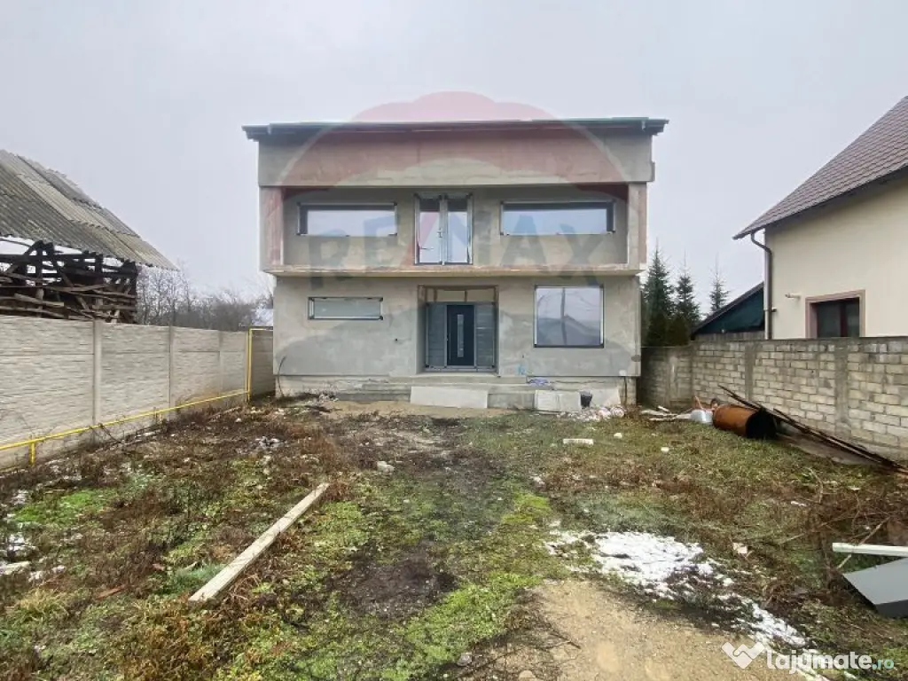 Casă / Vilă cu 4 camere de vânzare, Nucet, Dambovita. 