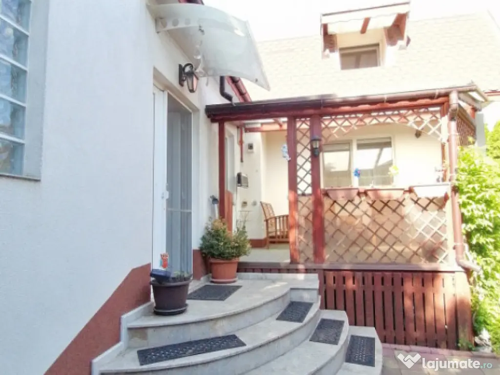 Casă spațioasă 6 camere, teren generos, Oituz – Lumina