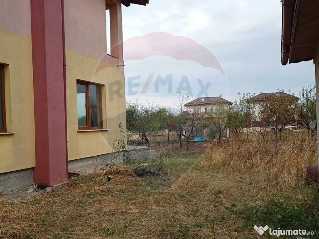 Vanzare Casă / Vilă 5 camere Saftica Primarie