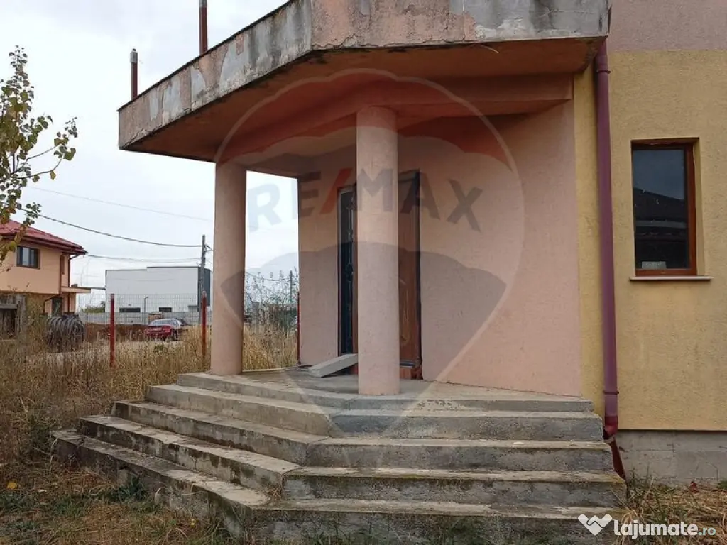 Vanzare Casă / Vilă 5 camere Saftica Primarie