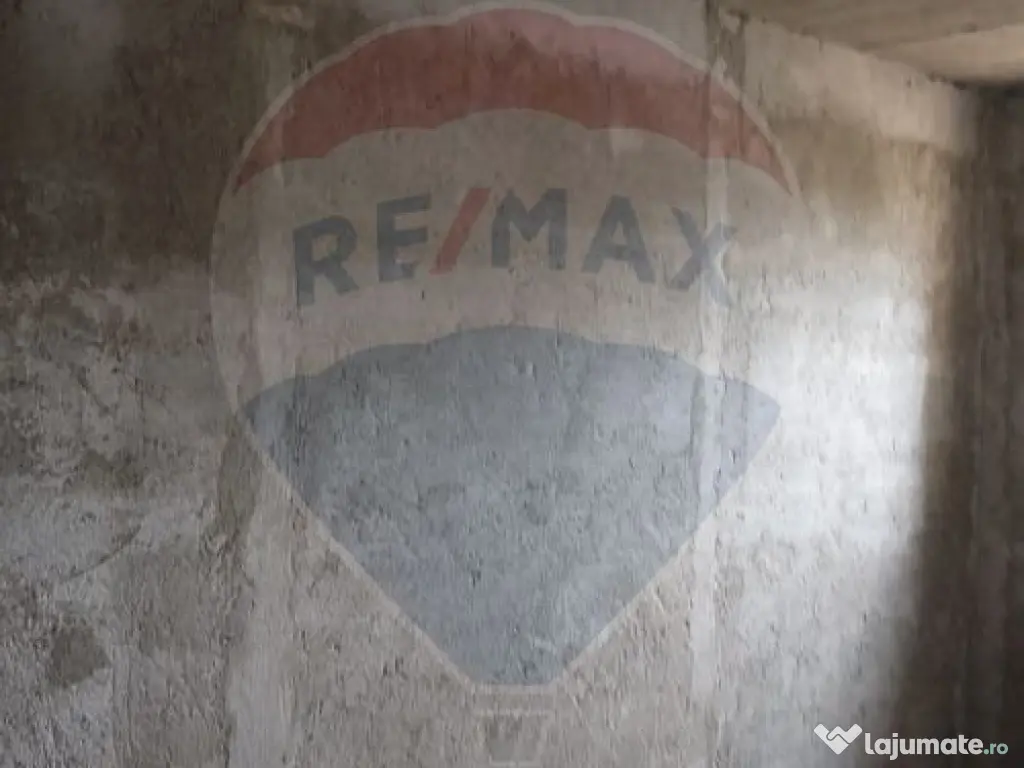 Vanzare Casă / Vilă 5 camere Saftica Primarie