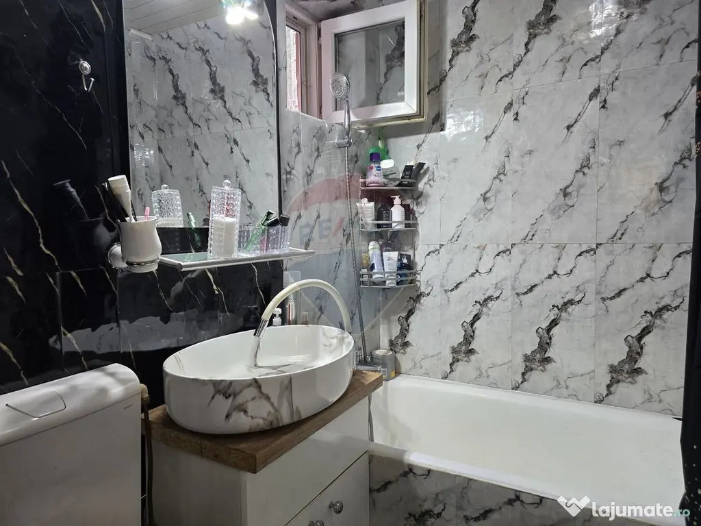 Apartament 3 camere – Prima închiriere – zona Vlaicu 