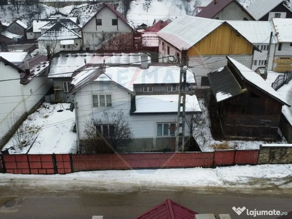 Casă cu Teren de Vânzare în Gura Humorului – strada ... 