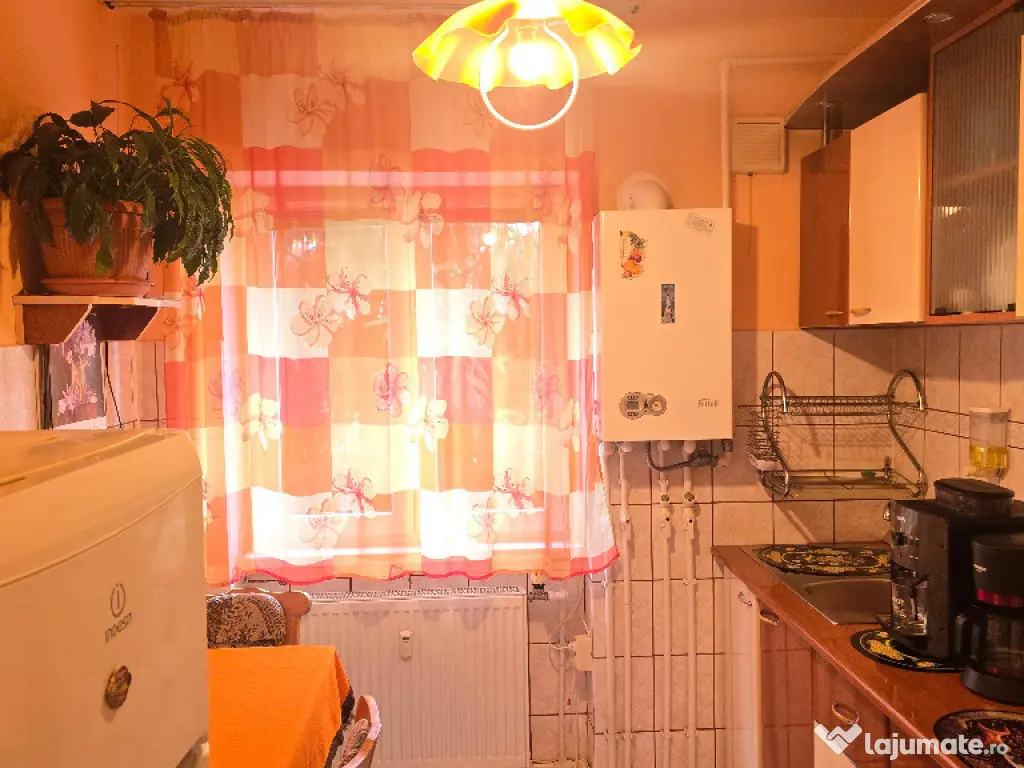 Vand apartament 2 camere in Deva, zona Zamfirescu, et. 2 