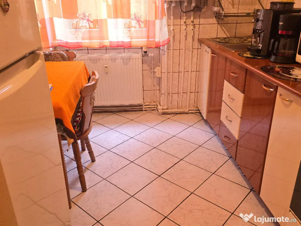 Vand apartament 2 camere in Deva, zona Zamfirescu, et. 2 