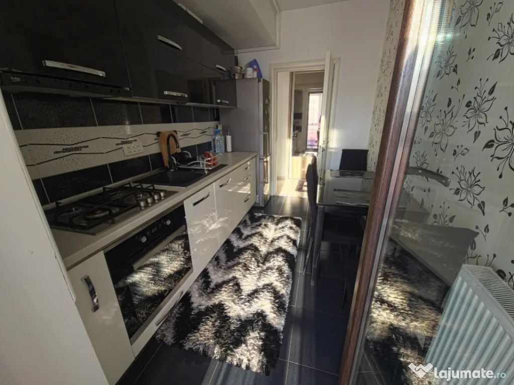 Tomis Plus 2 camere luminos bucătărie închisă lift mobil