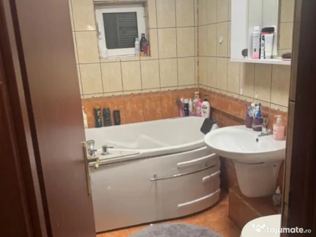 Apartament Cu 3 Camere Decomandate Bloc Nou - Zona Obcini 