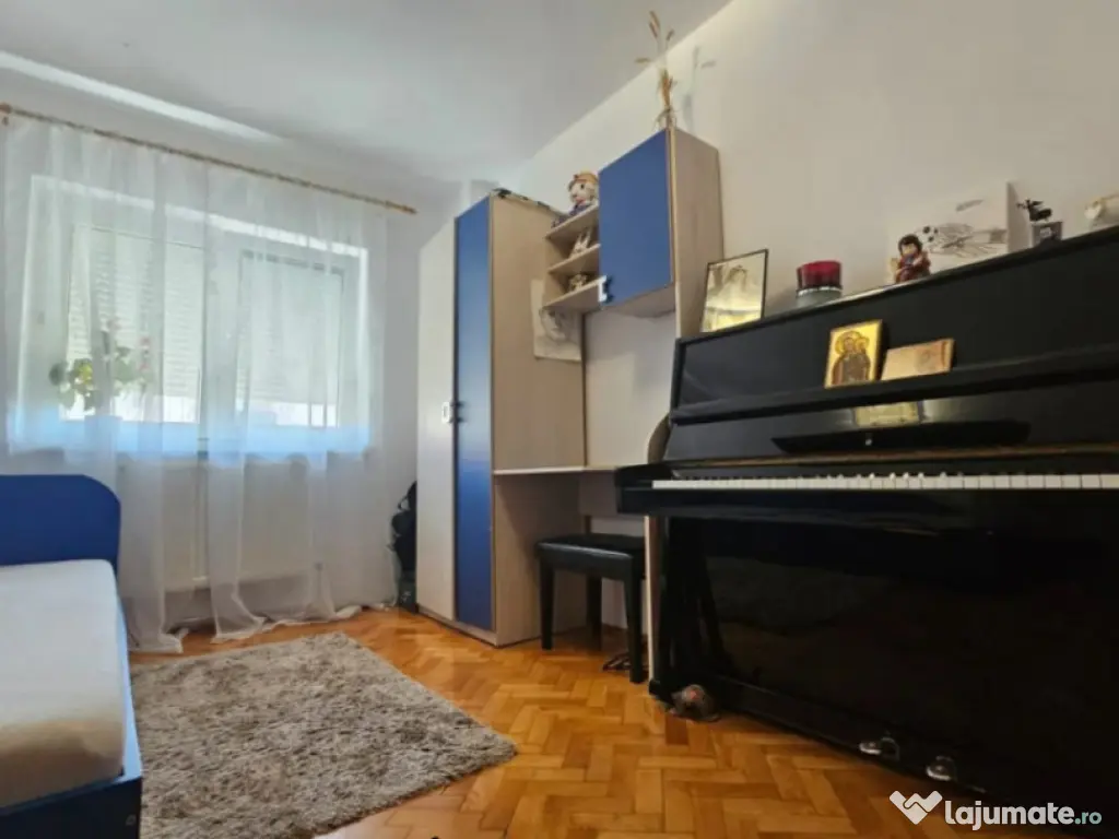 Apartament 3 camere decomandat zona Hipodrom 