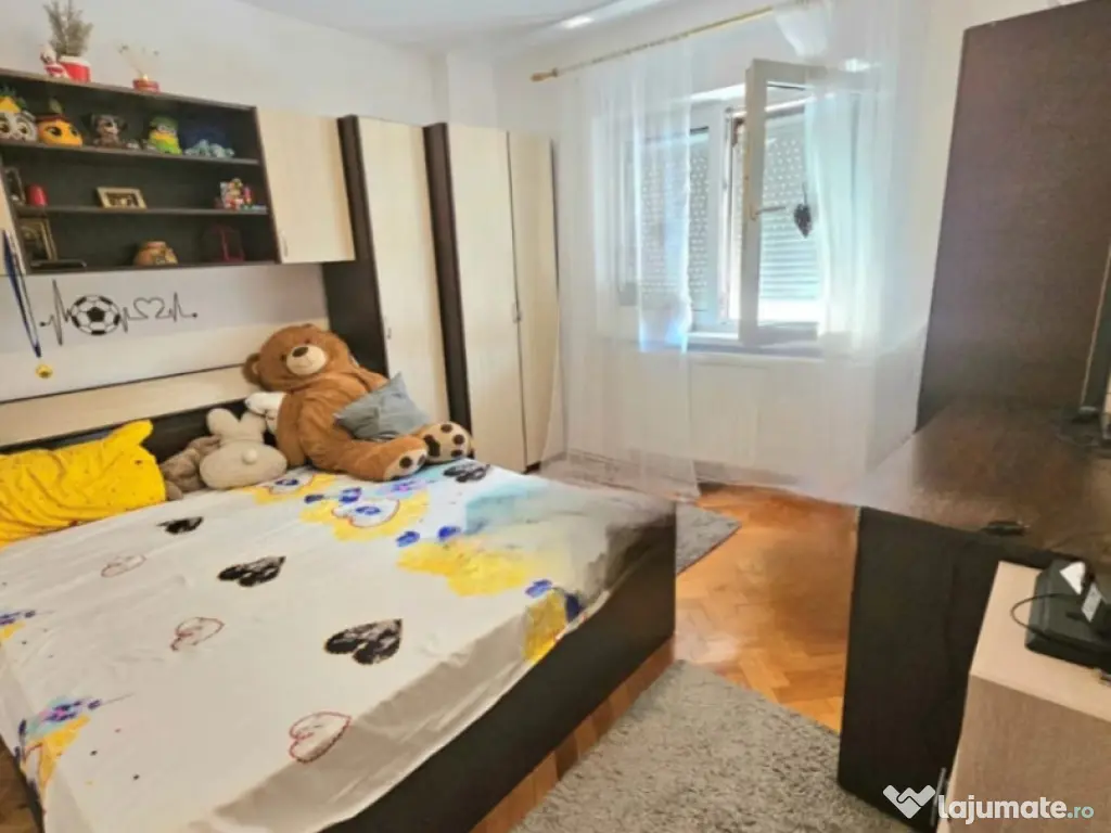 Apartament 3 camere decomandat zona Hipodrom 