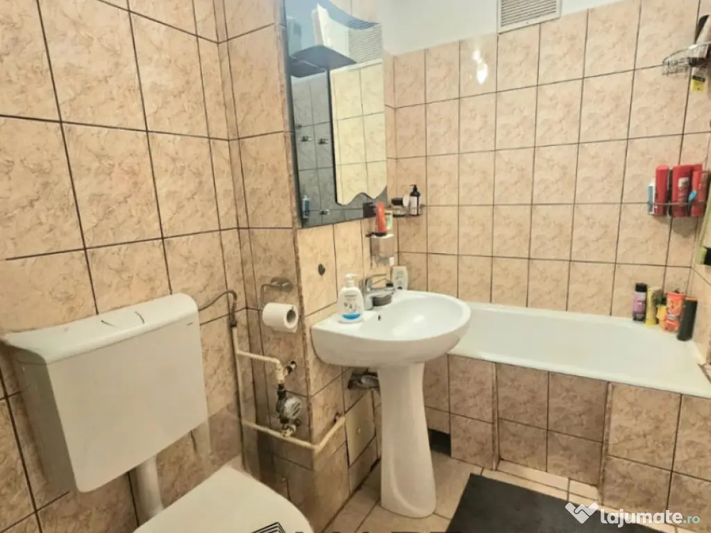 Apartament 3 camere decomandat zona Hipodrom 