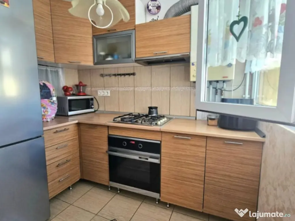 Apartament 3 camere decomandat zona Hipodrom 