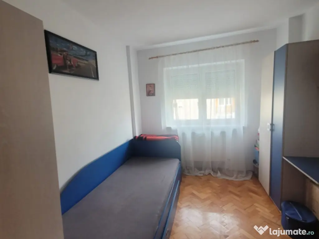 Apartament 3 camere decomandat zona Hipodrom 