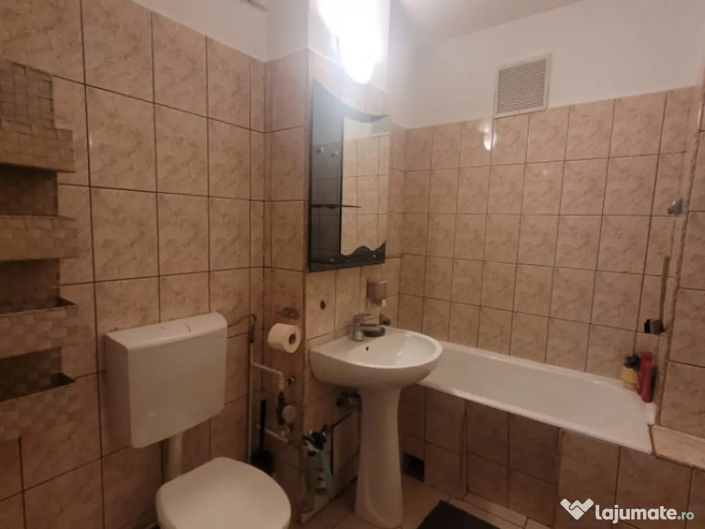 Apartament 3 camere decomandat zona Hipodrom 