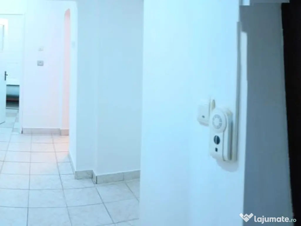 Apartament de vanzare 3 camere et. 2/10 Soseaua Giurgiulu... 