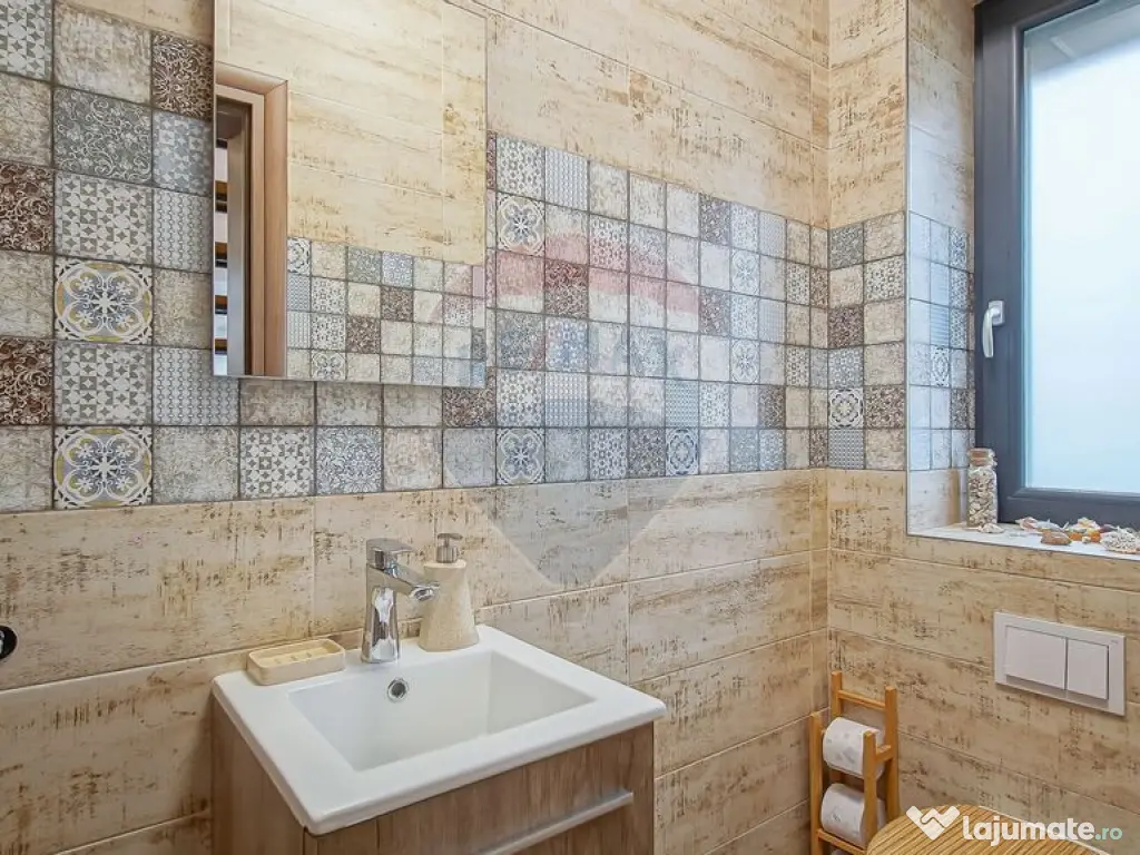 Casă premium cu 270 mp utili, 7 camere ,curte generoasă... 