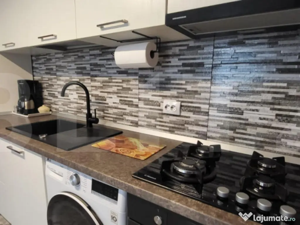 Apartament modern, 2 camere, etaj 1, parcare, zona Eroilor