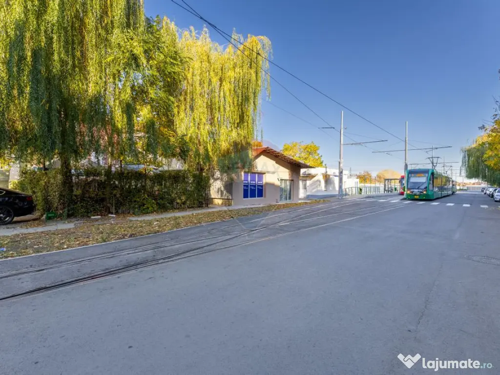 Spațiu comercial de închiriat cu terasa în zona Fortun... 
