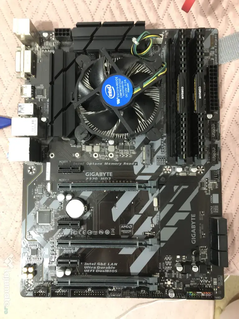 i3 8100, 16GB RAM, MB Gigabyte Z370, Sursa 700 W, Cooler CPU Zalman 