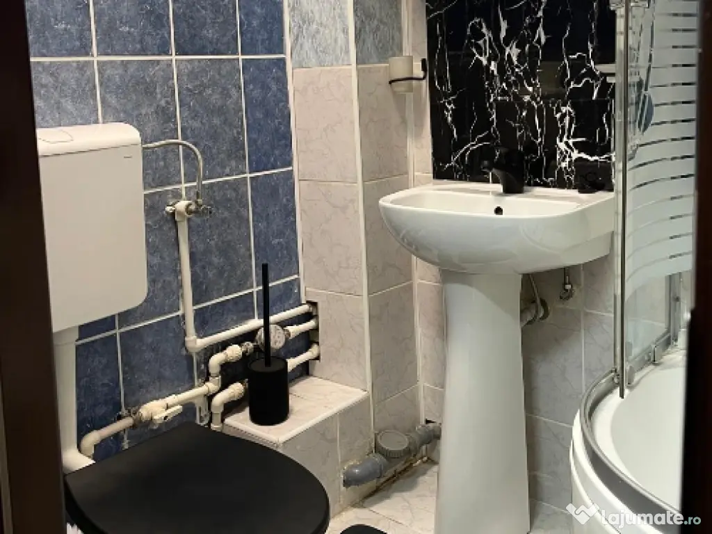 închiriez garsoniera pe1,5 ani 