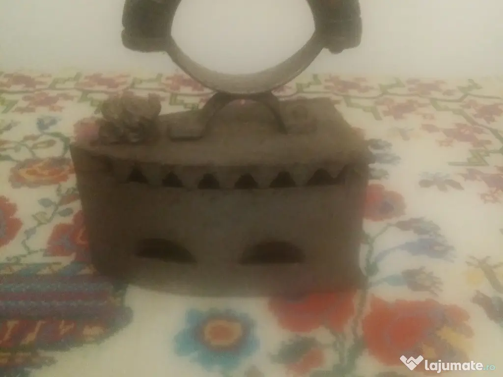 Fier de călcat cu cărbune