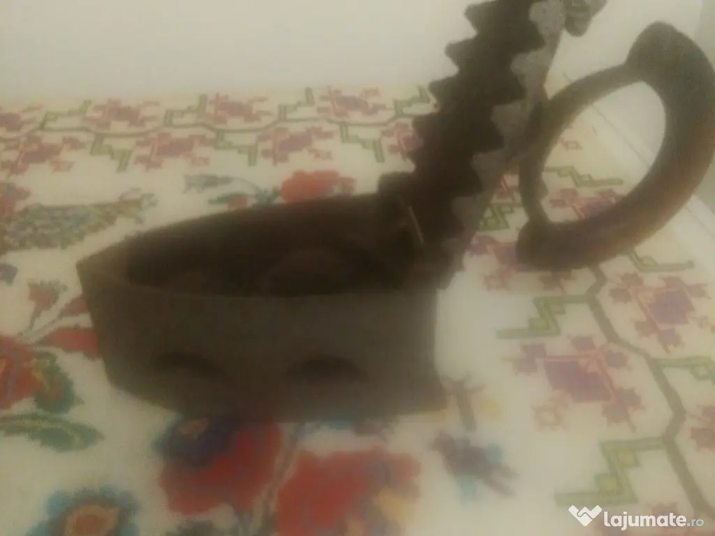 Fier de călcat cu cărbune