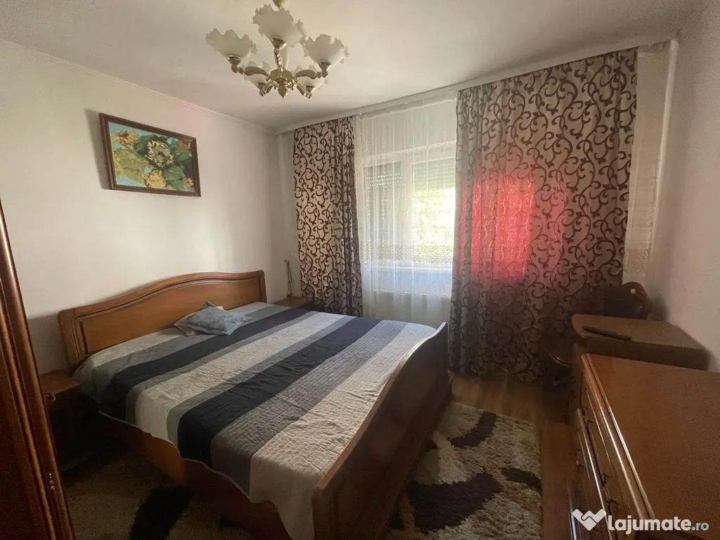 inchiriez apartament 3 camere Gaesti/Dambovita