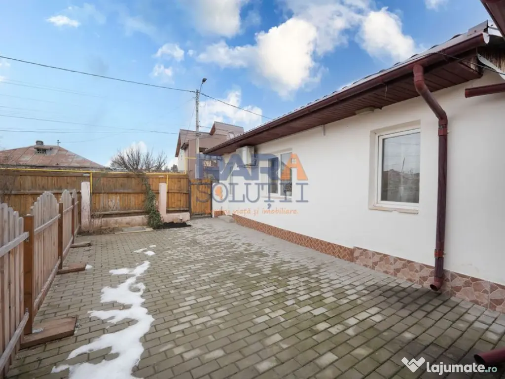 Casă micuță + un pic de curte 