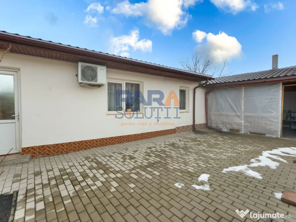 Casă micuță + un pic de curte 