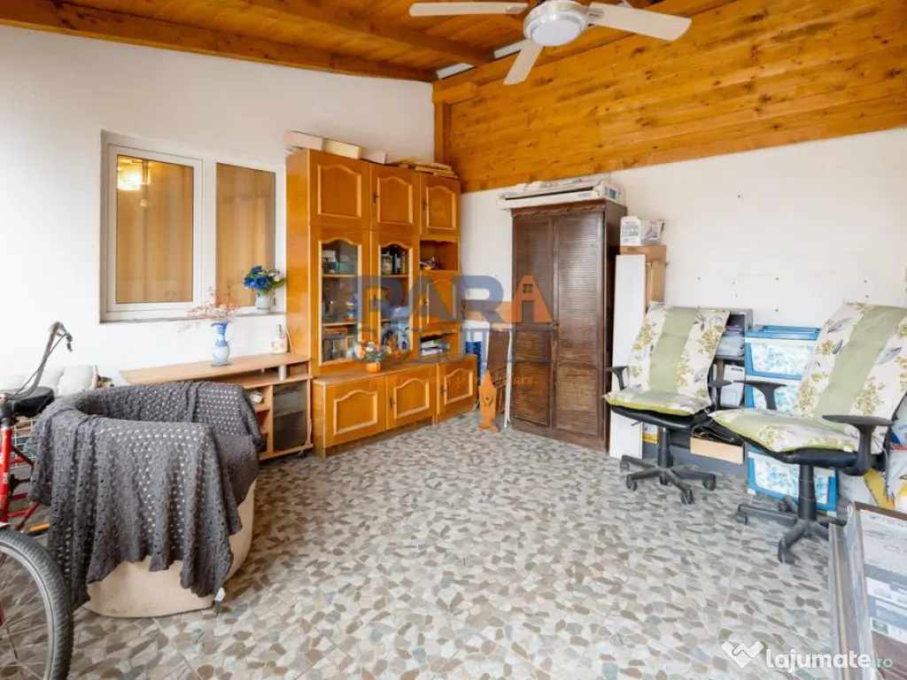 Casă micuță + un pic de curte 