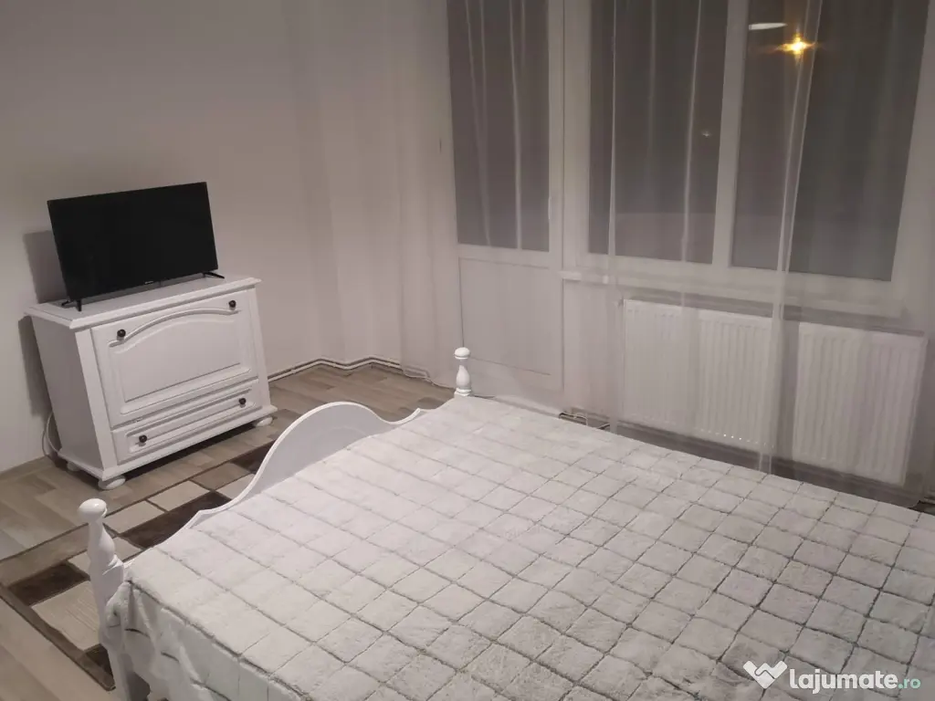 Apartament spațios 3 camere, zona centrala , Poli 2