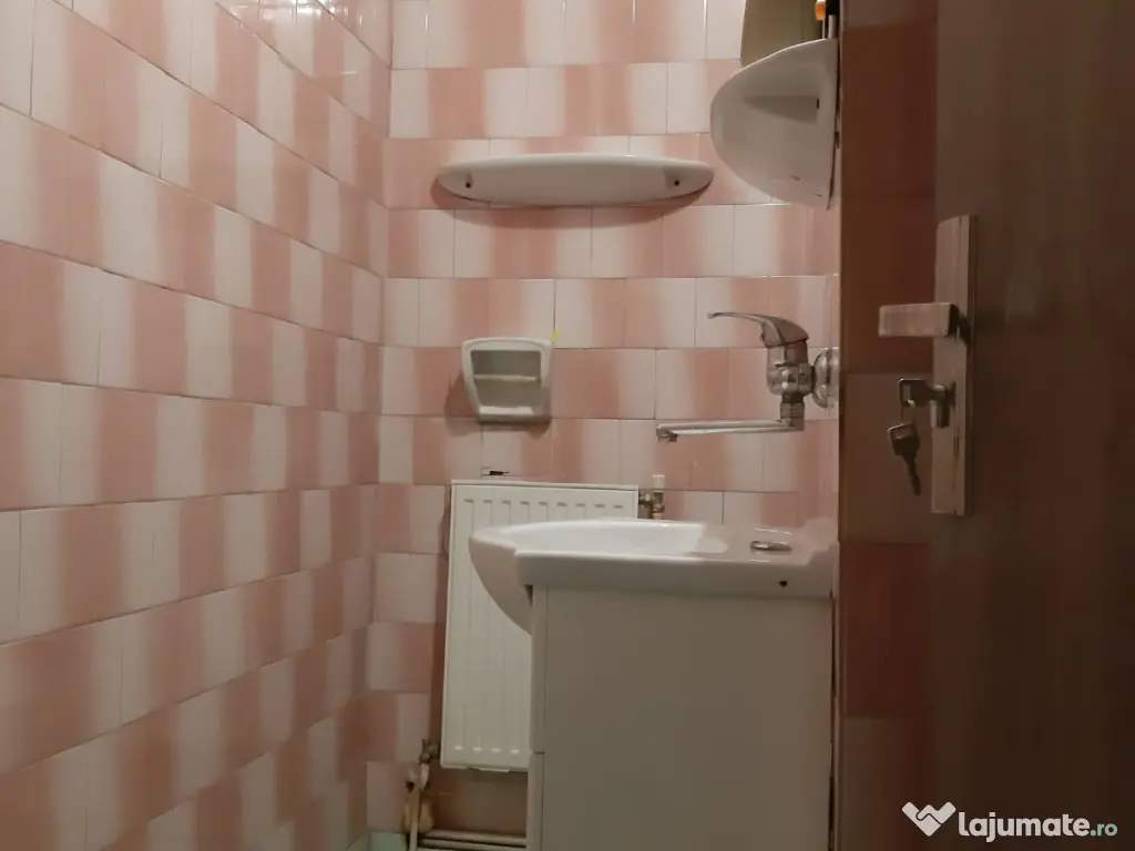 Apartament spațios 3 camere, zona centrala , Poli 2