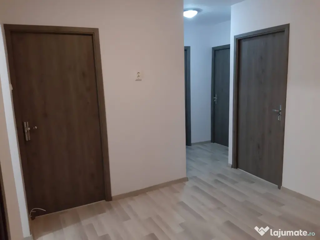 Apartament spațios 3 camere, zona centrala , Poli 2