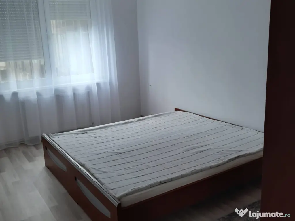 Apartament spațios 3 camere, zona centrala , Poli 2