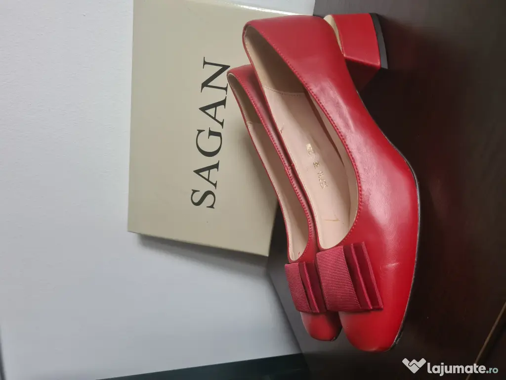 Pantofi noi din piele naturală 