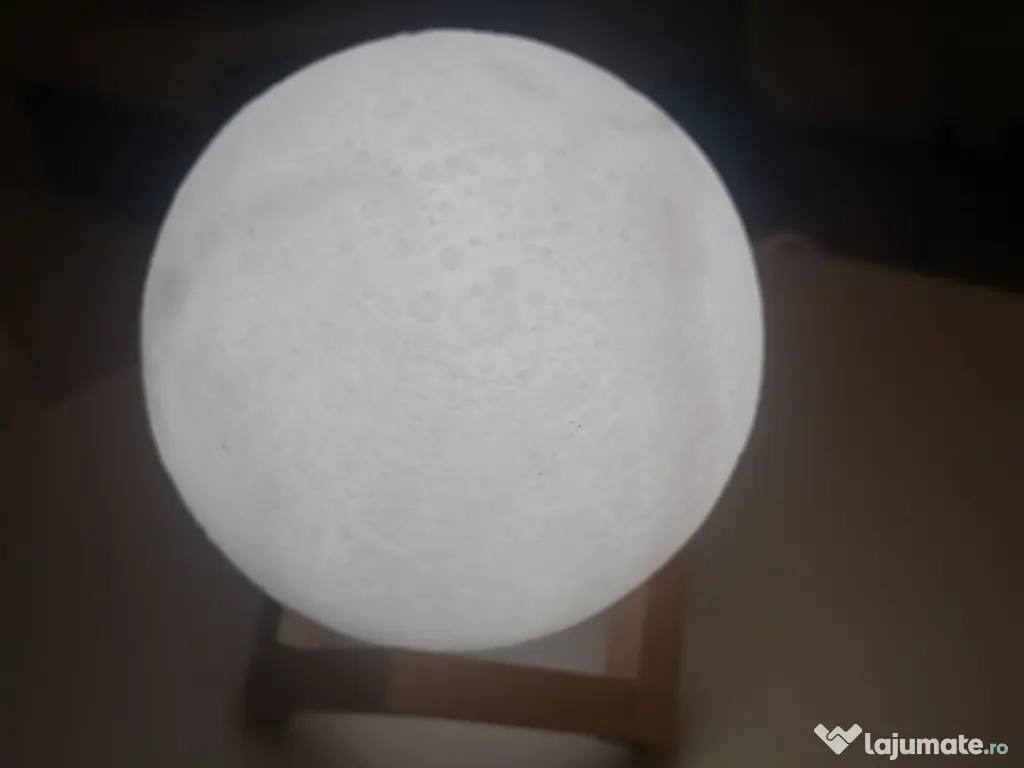 Veioză / Lampă Lună 3D LED – Schimbă culorile la atingere 