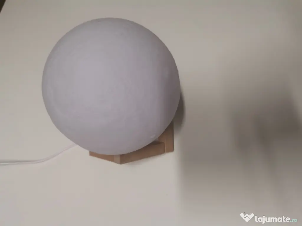 Veioză / Lampă Lună 3D LED – Schimbă culorile la atingere 