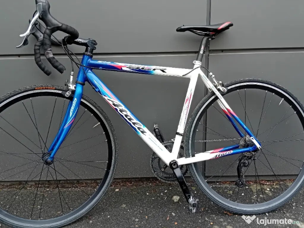 Cursiera Atala pe 28 