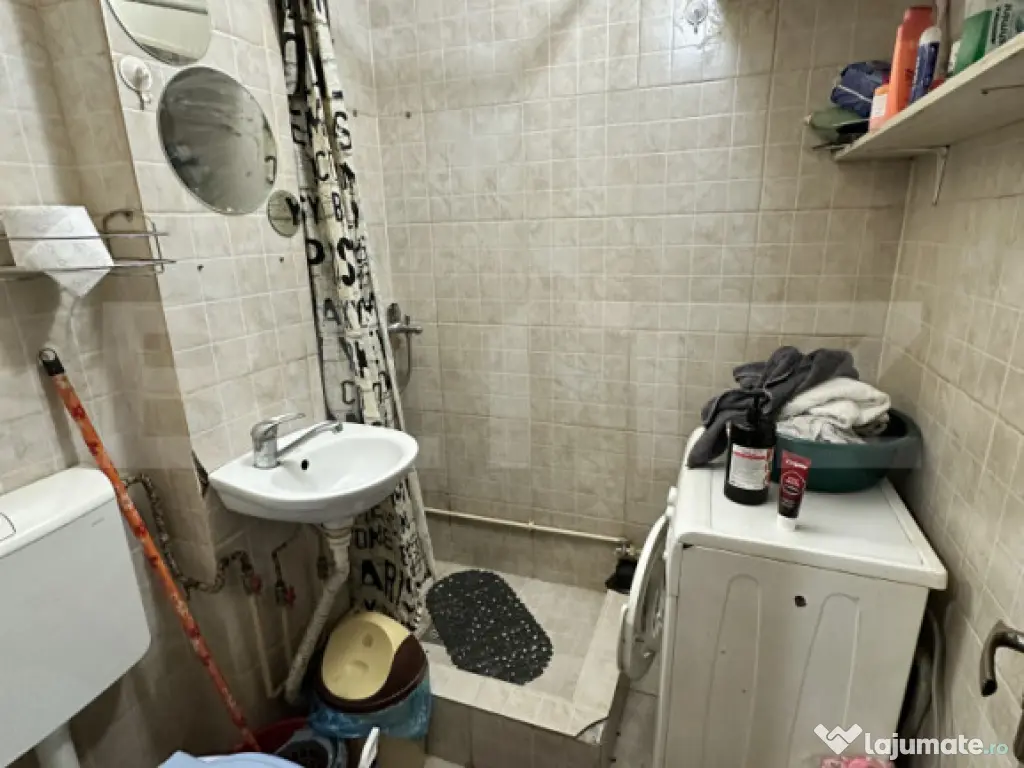 Garsoniera, 28 mp, Calea Bucuresti, zona Rotonda 