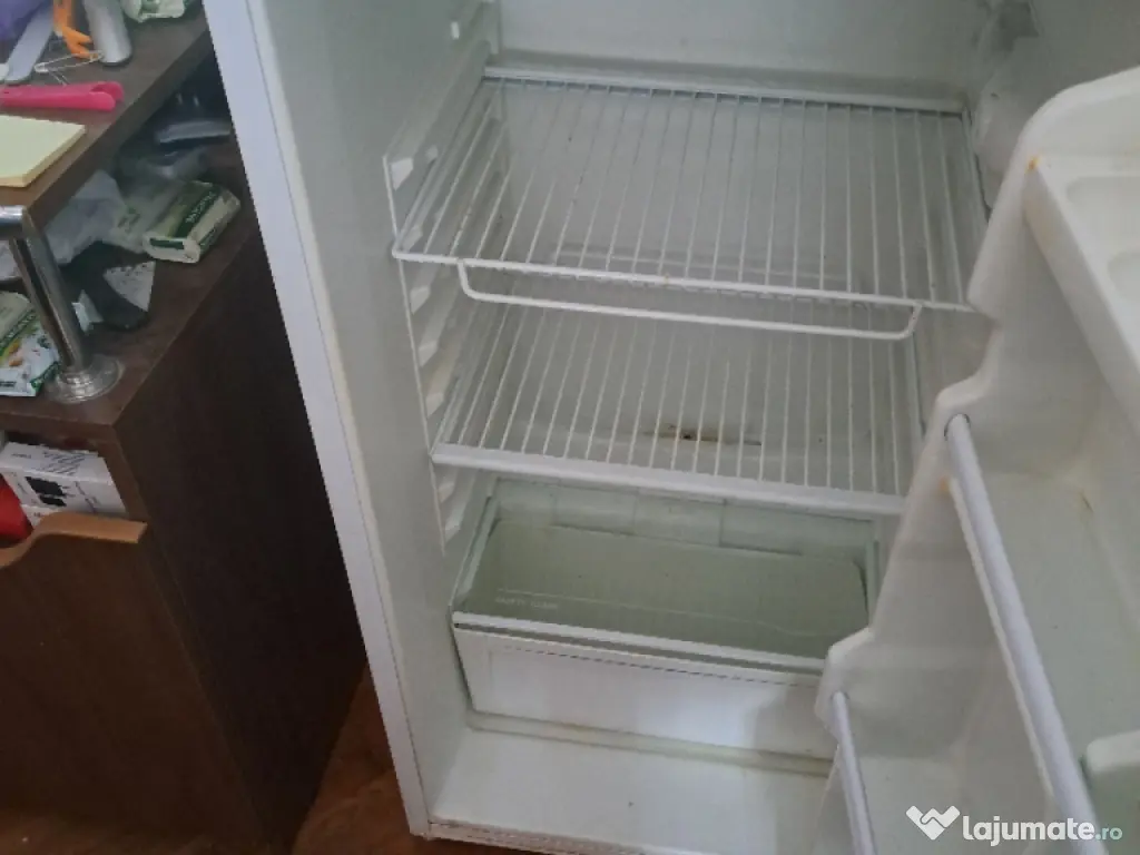vind frigider cu congelator sus.