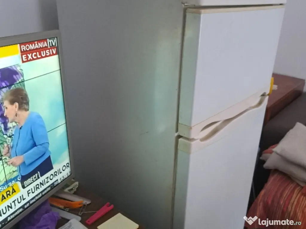 vind frigider cu congelator sus.