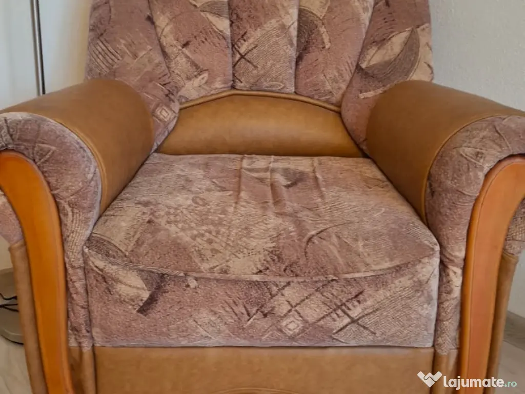 Vand set canapea extensibila cu 2 fotolii din piele si material textil. 